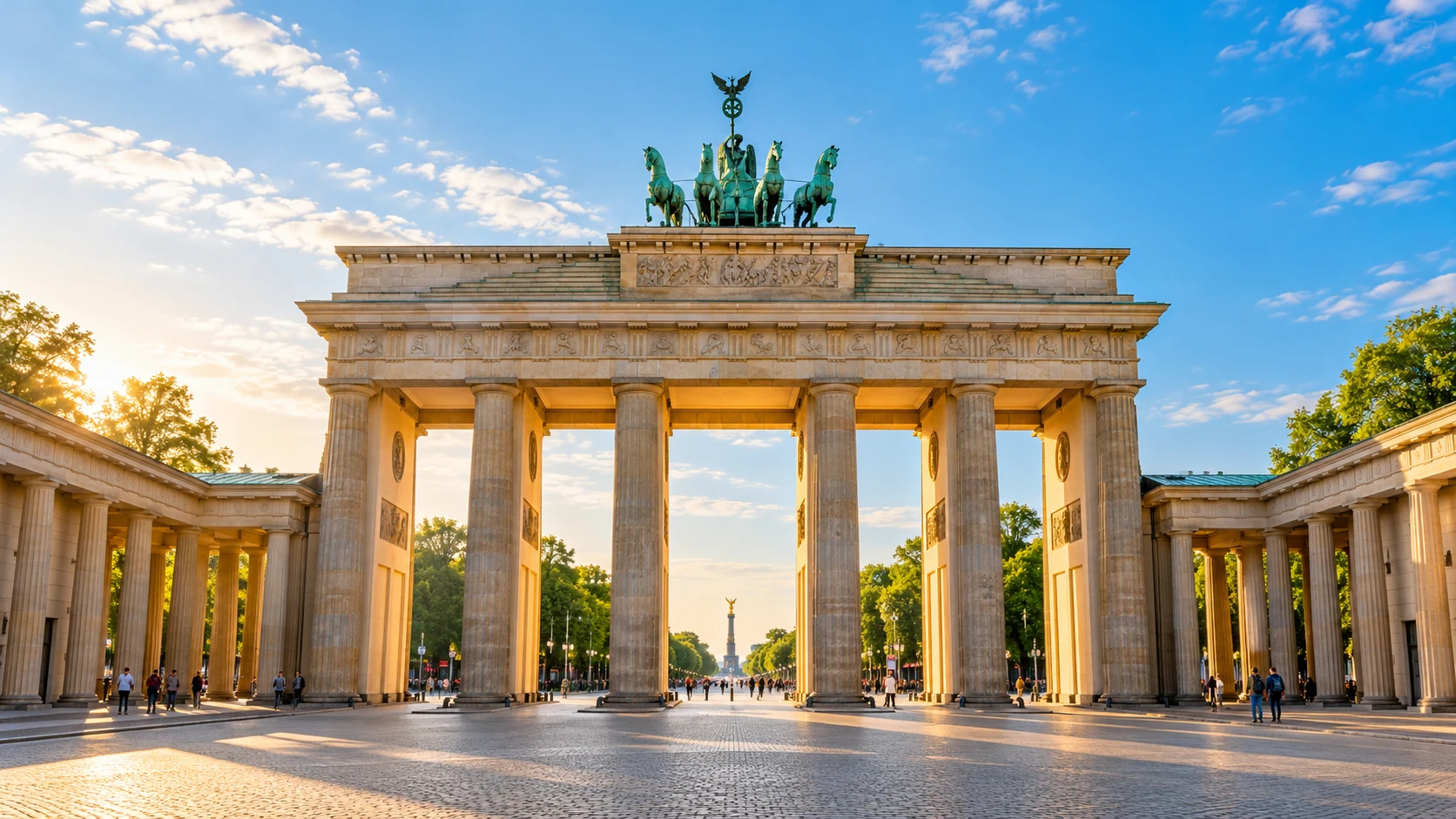De Brandenburger Tor in Berlijn in zacht ochtendlicht.